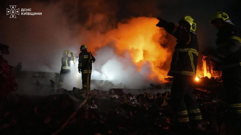 Удар по Київщині зруйнував завод, склад і житлові будинки