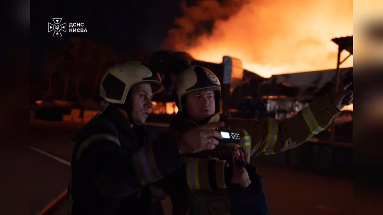 Нічний удар по Києву: пожежі в Дарницькому та Голосіївському районах