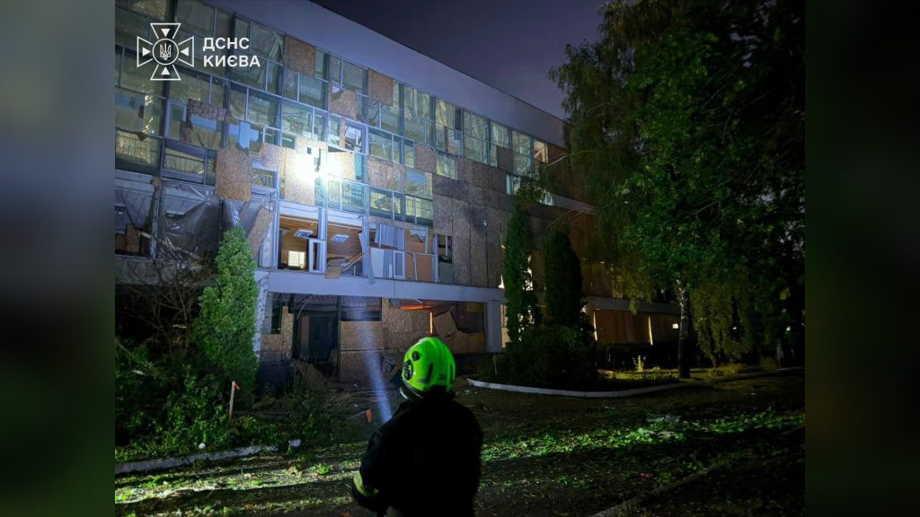 Обстріл у Голосіївському районі пошкодив виш — є жертви