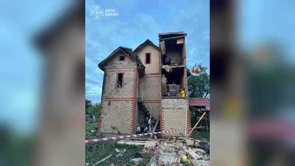 Безпілотник поцілив у приватний будинок у Дніпровському районі — 1 постраждалий