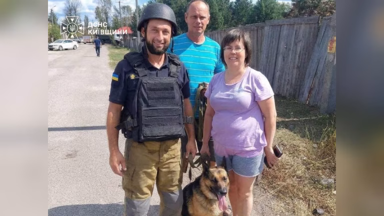 Білоцерківські рятувальники врятували собаку, витягнувши його з ями в селі
