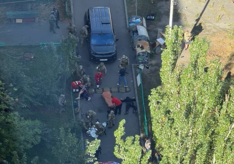 У Києві зіткнення між СБУ та ГУР переросло у стрілянину, є поранені
