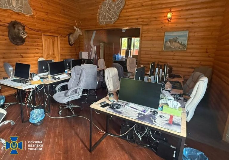 У Києві викрили криптоугруповання, яке щомісяця привласнювало до $1 млн