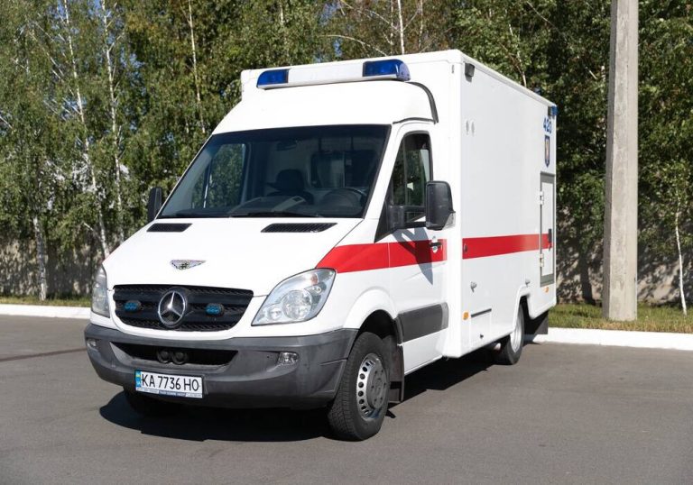 Польські партнери передали автомобіль Київському центру крові