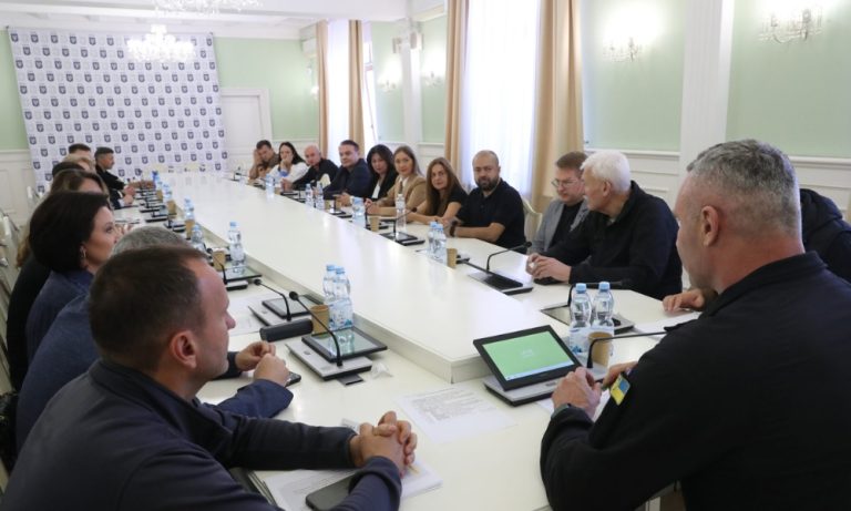 Київ розгортає мобільні укриття за підтримки бізнесу