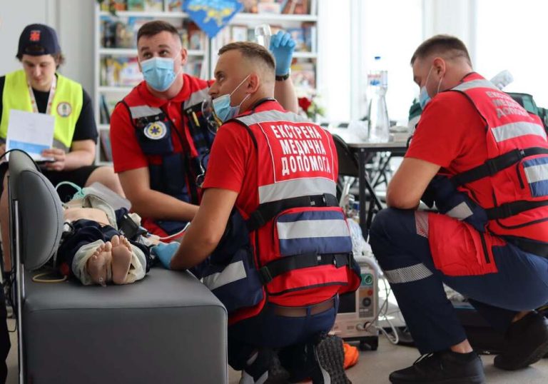 У Макарові вісім бригад екстреної медицини змагалися у відпрацюванні реальних викликів