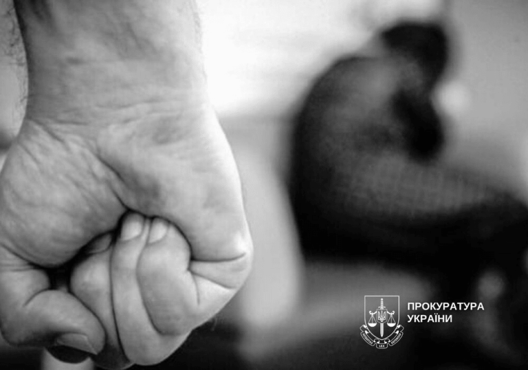 Київський суд визнав чоловіка винним у побутовому насильстві щодо власної матері