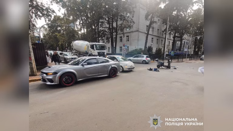 У Ірпені сталася аварія, в якій постраждав 54-річний водій моторолера