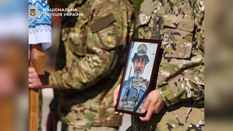 На Київщині провели в останню путь поліцейського, який загинув на