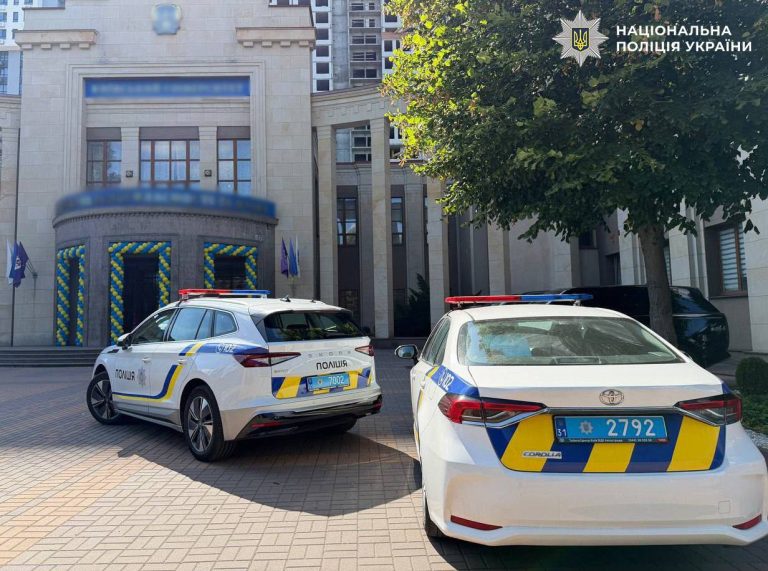 Під час повітряної тривоги в Києві студентів університету вивели на концерт, поліція відкрила кримінальне провадження