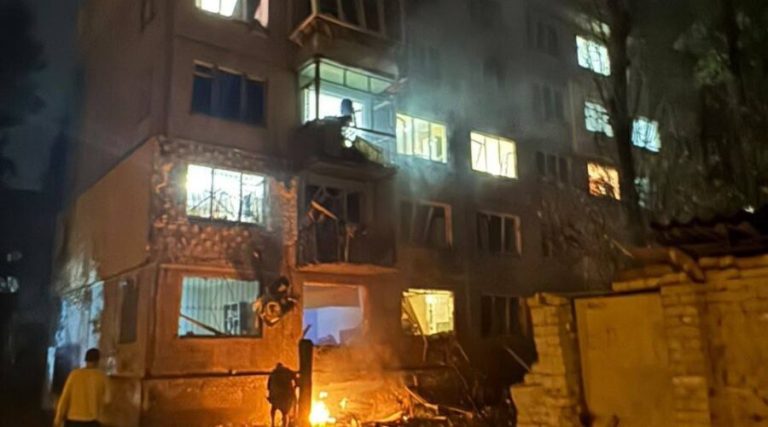 ДСНС повідомила про наслідки ракетної атаки РФ на Київ