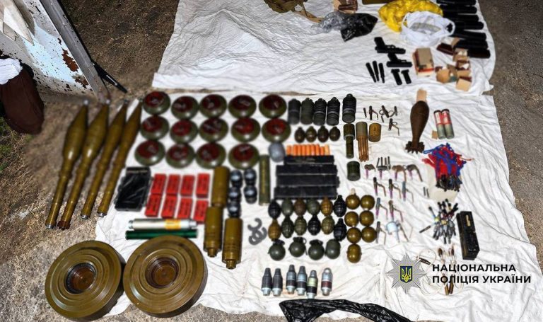 Київська поліція затримала військового за незаконний продаж трофейної зброї та боєприпасів