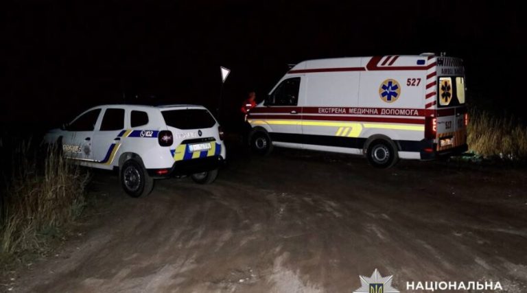 На Київщині чоловік через ревнощі вбив одного знайомого і поранив іншого