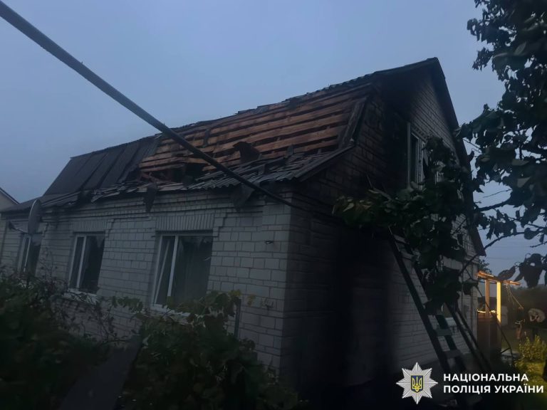 На Київщині в результаті нічного обстрілу РФ отримала поранення жінка