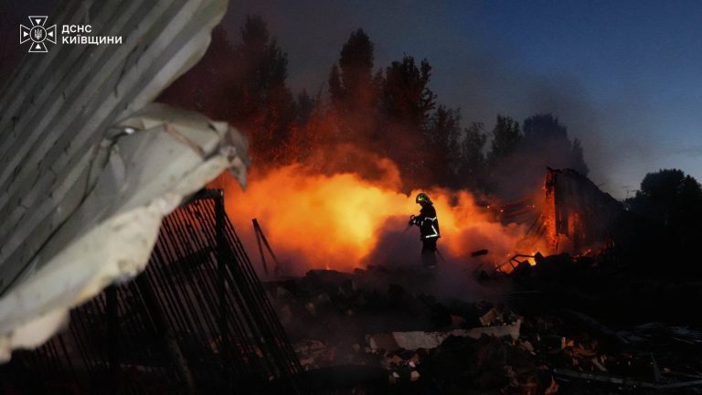 Російські сили завдали удару по трьох районах Київщини (ФОТО)