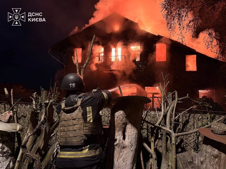 У Києві внаслідок нічного обстрілу Росією постраждали четверо людей