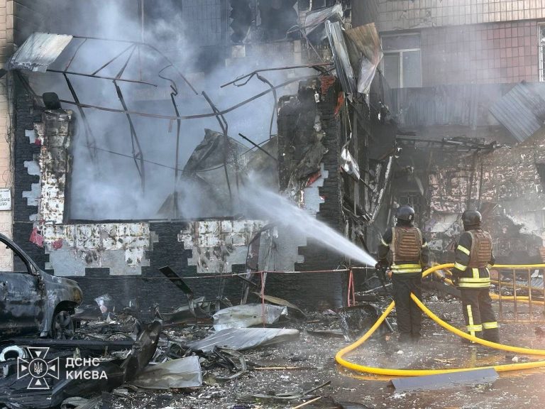 Обстріл Києва: у Голосіївському районі врятували двох постраждалих під час атаки росіян