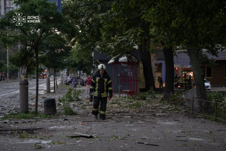Російський удар по Києву: пошкоджені депо «Київ-Пасажирський», офіси та житло