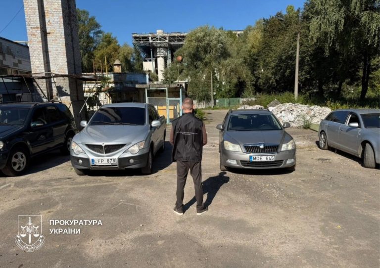 У Києві передали ЗСУ чотири автомобілі, які неправомірно намагалися продати як гуманітарну допомогу