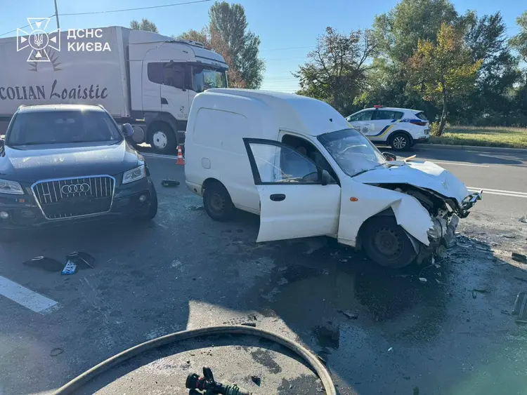 У столиці зіткнулися Daewoo, Jaguar та Audi, травмовано людей