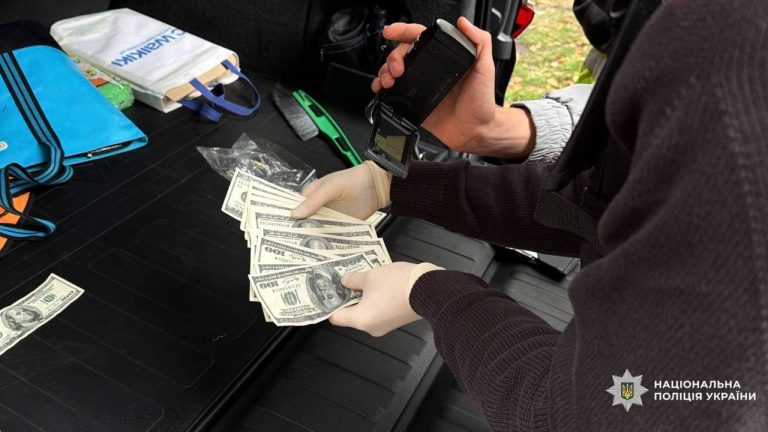 У Києві викрито декана університету, який продавав посвідки іноземцям – розкрито схему