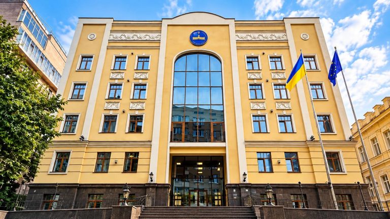Удар по Києву спричинив пошкодження будівлі ВРП