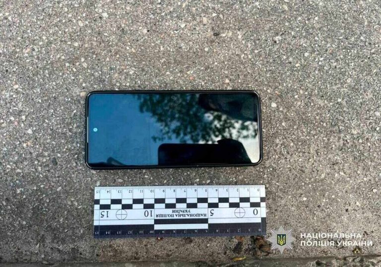 У столиці під час ракетного обстрілу чоловік обікрав дівчину, поліція затримала серійного злодія
