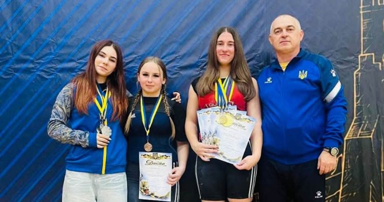 Дівоча команда Київщини виборола бронзу на чемпіонаті України з важкої атлетики U15