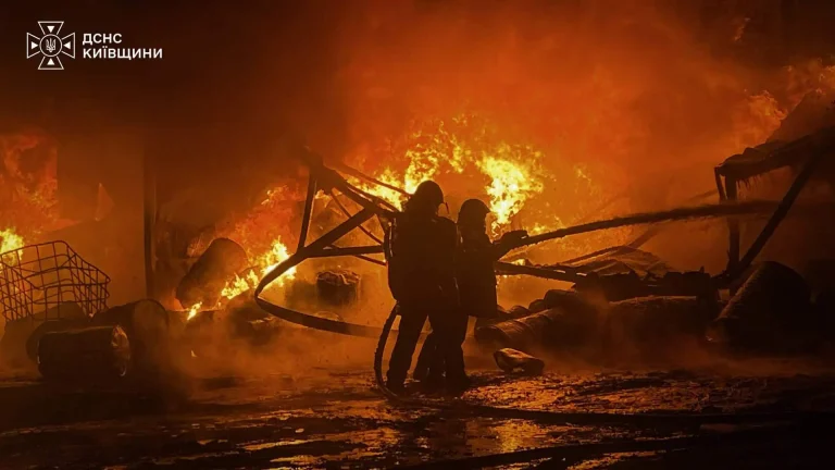 Російський удар по Київщині: сім поранених та пошкоджено 15 будинків