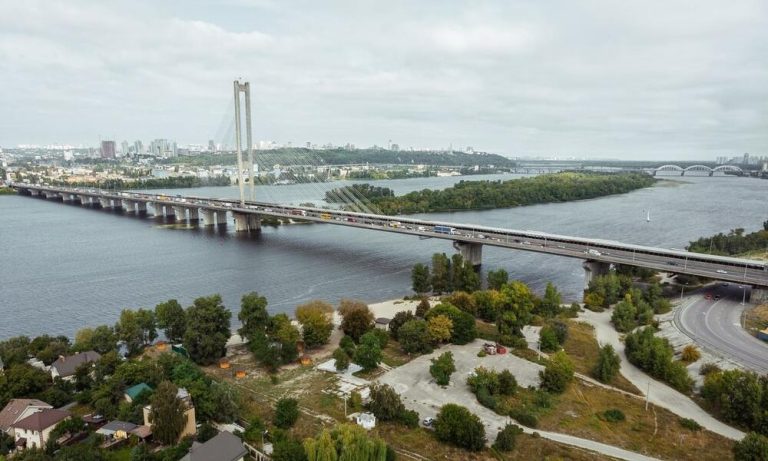 У Києві планують створити запасні переправи через Дніпро на випадок аварійного стану мостів
