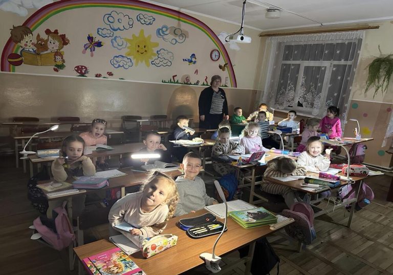 Робота київських шкіл під час відключень світла і води: роз’яснення від КМДА