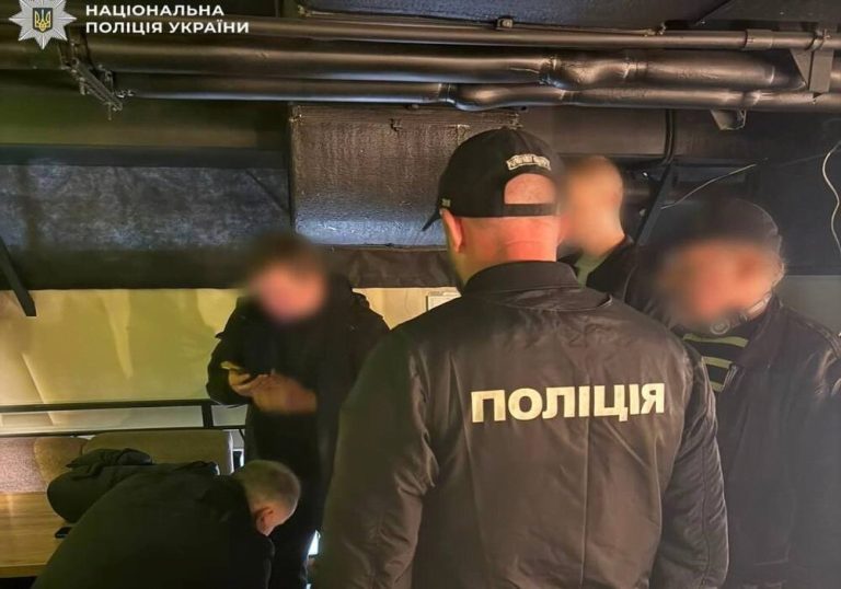На Київщині адвокату оголосили підозру за вимагання 25 тисяч доларів за зняття з розшуку ТЦК та оформлення інвалідності