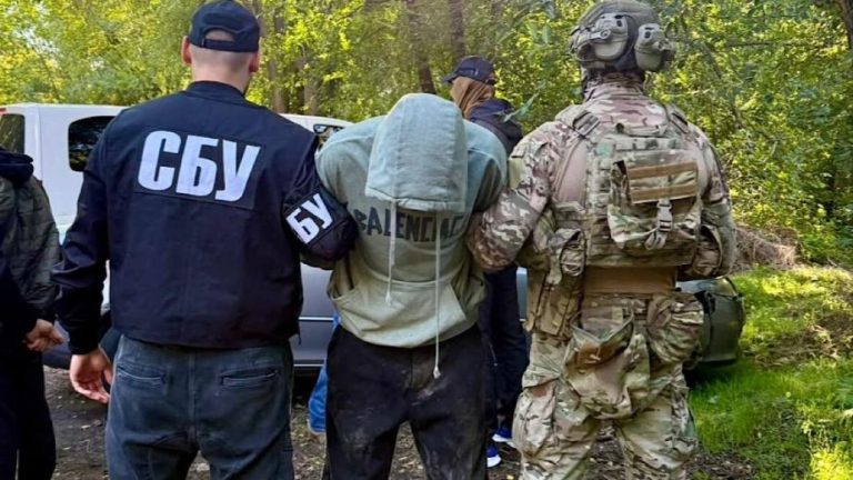 У Дніпрі арештували киянина за незаконний збут автоматичної зброї та набоїв