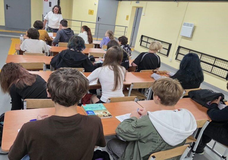 У Києві понад 144 тисячі учнів відвідують школу офлайн, а більше 66 тисяч навчаються за змішаною схемою