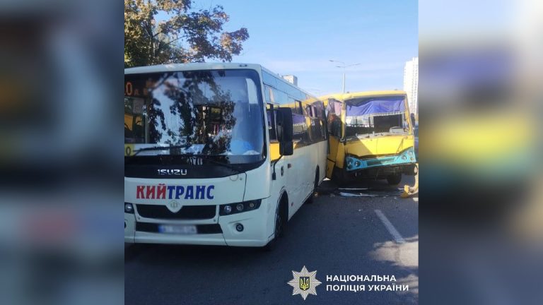 ДТП за участю маршруток у Святошинському районі з трьома постраждалими