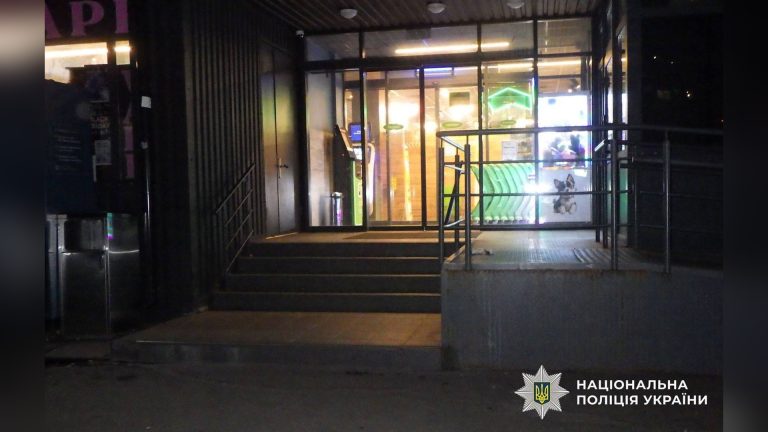 У Деснянському районі розслідують напад із ножем через борг на спиртне