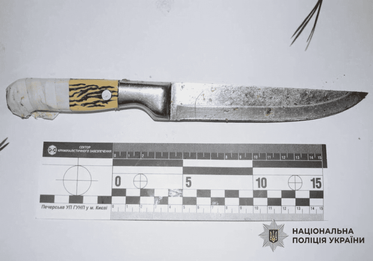У Києві жінці оголосили підозру за спробу приховати вбивство під виглядом самогубства