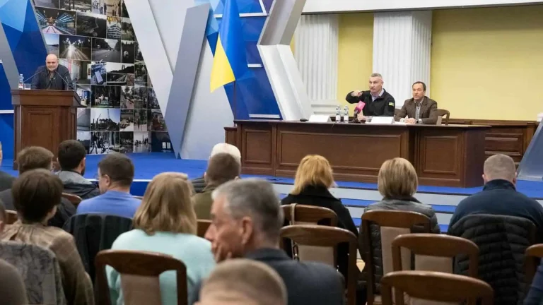 Кличко наполягає на встановленні мобільних укриттів у районах Києва