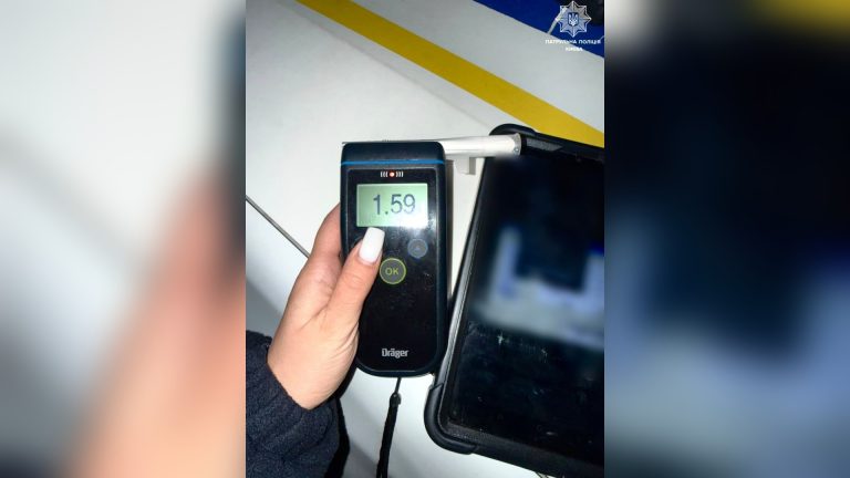 В Подільському районі тимчасово заборонили кермувати водієві Opel
