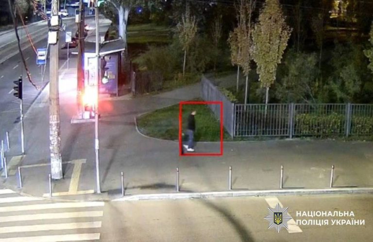 У Києві затримали молодого чоловіка за зґвалтування та насильство зі зброєю