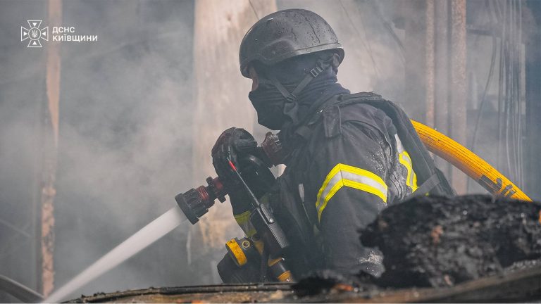 На Київщину здійснили ракетний і дроновий удар: постраждало 22 об’єкти, поранено одного мирного жителя