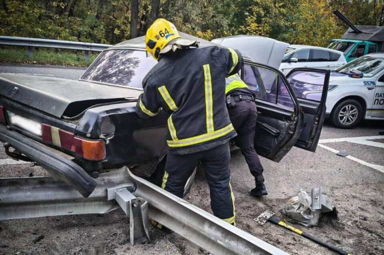 Поблизу селища Глеваха в аварії постраждали двоє підлітків