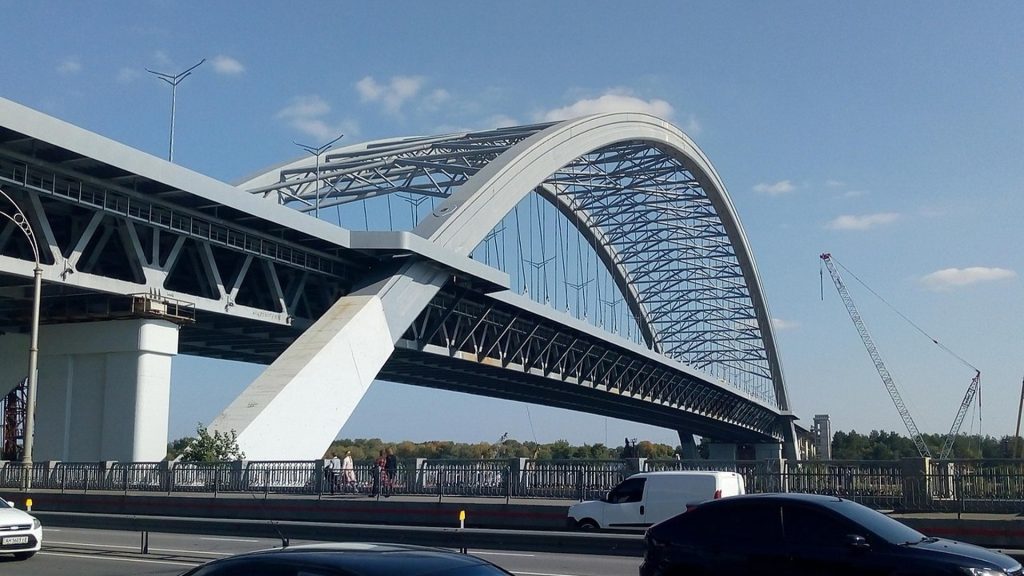 Витрати Києва на дорожнє покриття перевищують витрати на житлово-комунальні послуги вдвічі