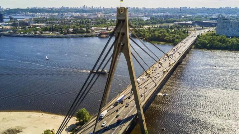 У Києві розпочинають будівництво додаткових переправ через Дніпро
